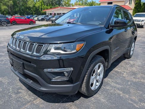 Used 2018 Jeep Compass Latitude w/ Popular Equipment Group AWD/4WD image 3