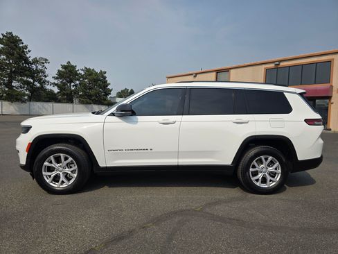 Used 2022 Jeep Grand Cherokee L Limited AWD/4WD image 3