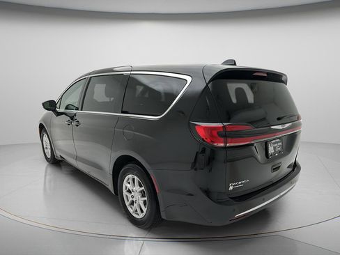 Used 2025 Chrysler Pacifica Select FWD image 7