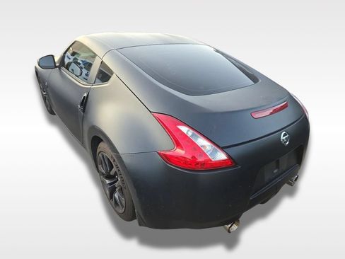 Used 2016 Nissan 370Z Coupe RWD image 2