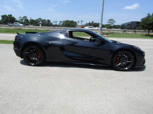 Used 2024 Chevrolet Corvette Z06 RWD image 4
