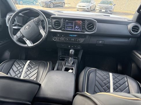 Used 2023 Toyota Tacoma TRD Off-Road image 10