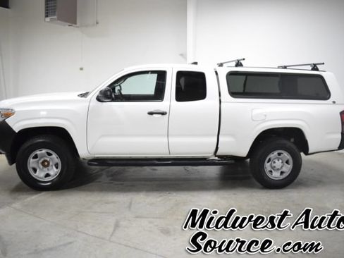 Used 2022 Toyota Tacoma SR RWD image 2