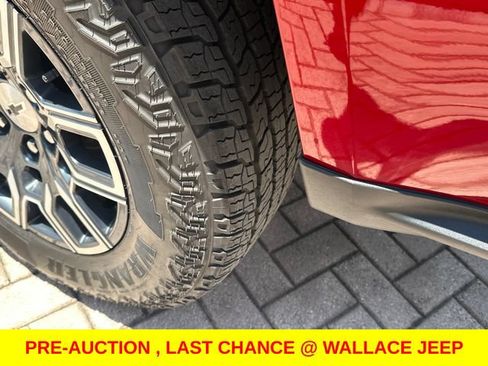 Used 2024 Chevrolet Colorado Z71 w/ Z71 Convenience Package 2 AWD/4WD image 11