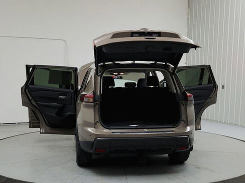 Used 2025 Nissan Rogue SV w/ SV Premium Package FWD image 14