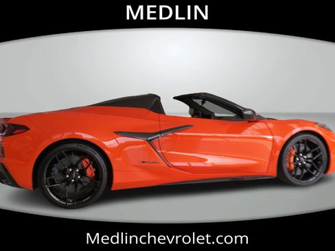 Used 2025 Chevrolet Corvette Z06 w/ Stealth Interior Trim Package RWD image 8