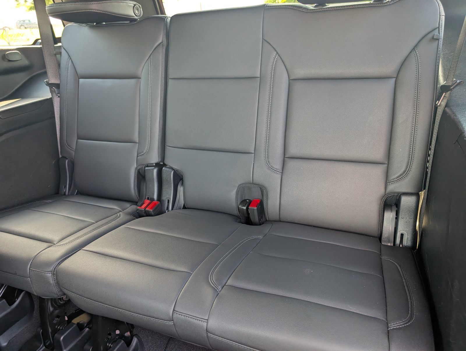 Used 2025 Chevrolet Tahoe Z71 w/ Comfort Package AWD/4WD image 17