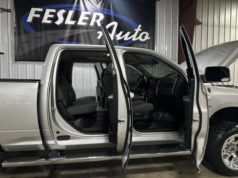 Used 2018 RAM 3500 Tradesman w/ Chrome Appearance Group image 31