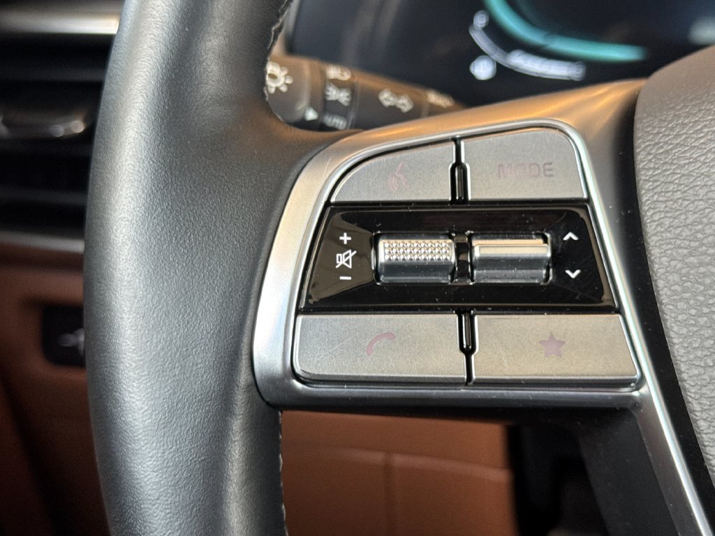 Used 2025 Kia Telluride AWD image 30