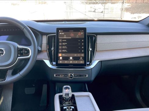 New 2026 Volvo XC90 B5 Plus AWD/4WD image 9
