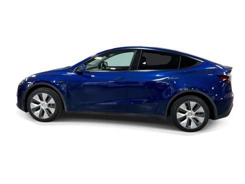 Certified 2023 Tesla Model Y AWD image 3