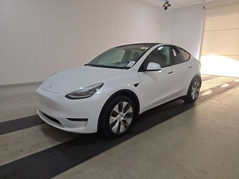 Used 2023 Tesla Model Y Long Range AWD/4WD image 9