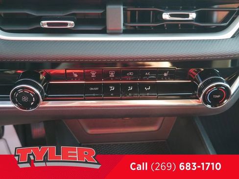 New 2026 Chevrolet Equinox LT w/ Safety and Technology Package AWD/4WD image 29