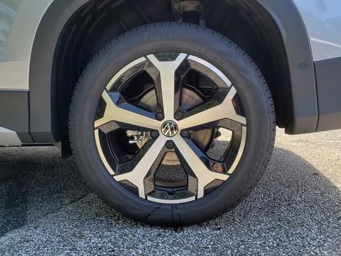 New 2025 Volkswagen Tiguan SE AWD/4WD image 12