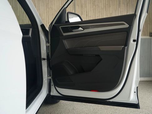 Used 2021 Volkswagen Atlas Cross Sport SE w/ Panoramic Sunroof Package FWD image 32