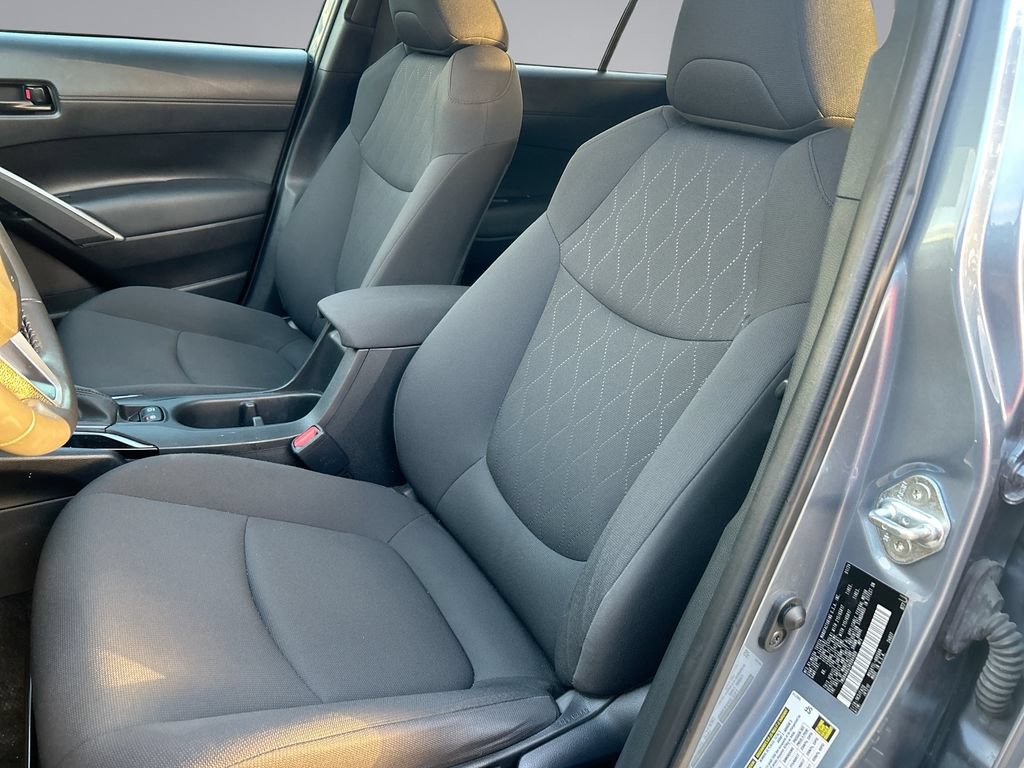 Used 2024 Toyota Corolla Cross LE w/ Moonroof Package AWD/4WD image 11