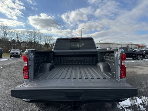 Used 2024 Chevrolet Silverado 2500 ZR2 w/ Technology Package image 7