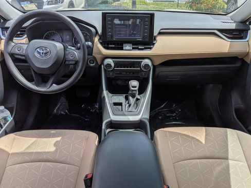 Used 2021 Toyota RAV4 XLE w/ Convenience Package FWD image 17