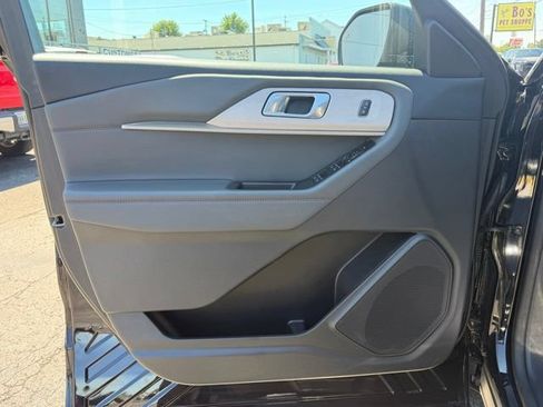 Used 2025 Ford Explorer Active w/ Active Comfort Package AWD/4WD image 11