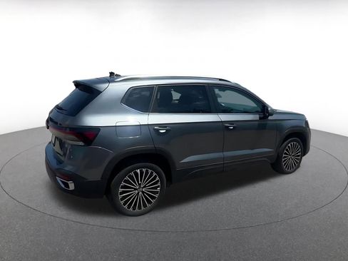 Used 2025 Volkswagen Taos SE FWD image 15
