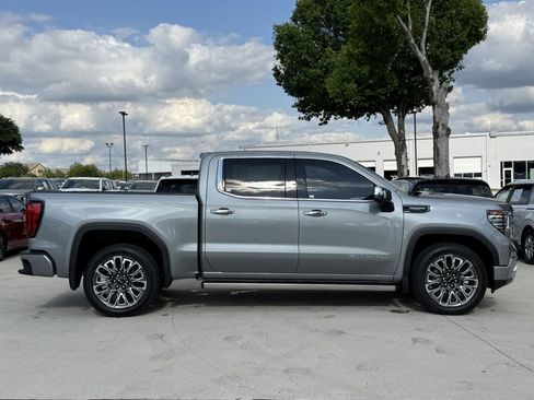 Used 2025 GMC Sierra 1500 Denali Ultimate AWD/4WD image 3