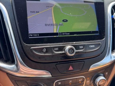 Used 2018 Chevrolet Equinox Premier image 16