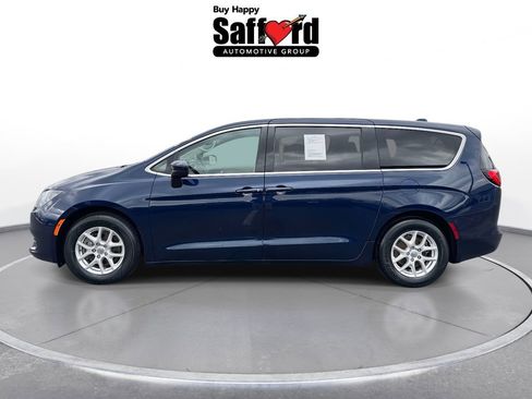 Used 2017 Chrysler Pacifica Touring image 4