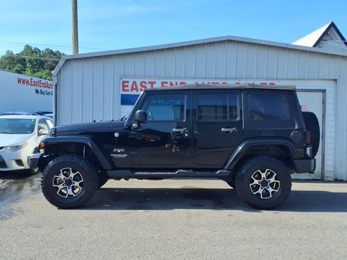 Used 2016 Jeep Wrangler Unlimited Sahara w/ Max Tow Package AWD/4WD image 2