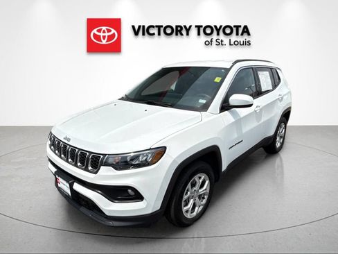 Used 2024 Jeep Compass Latitude AWD/4WD image 7
