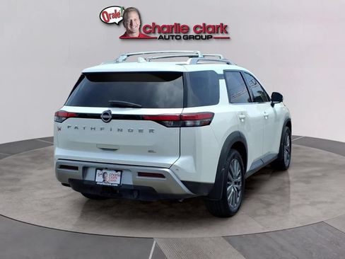 Used 2024 Nissan Pathfinder SL w/ SL Premium Package FWD image 5