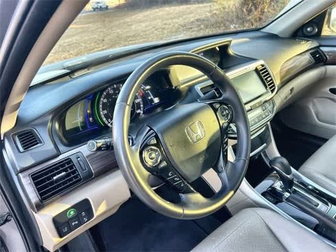 Used 2017 Honda Accord Touring image 15