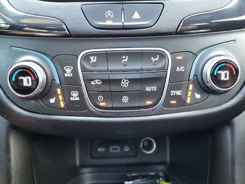 Used 2022 Chevrolet Equinox RS w/ RS Leather Package image 18