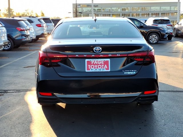 Used 2019 Toyota Avalon Limited w/ All Weather Liner Package FWD image 5