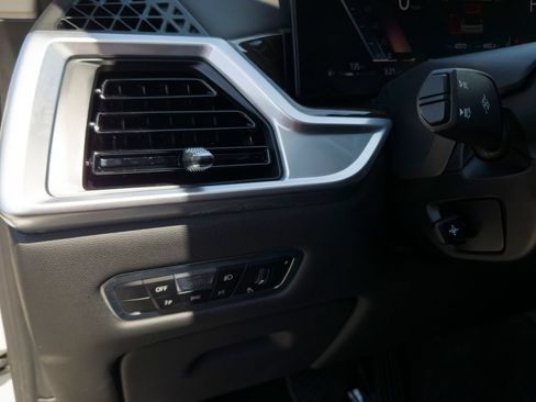 Used 2023 BMW X7 xDrive40i AWD/4WD image 16