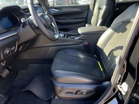 New 2025 Jeep Grand Cherokee L Altitude image 5