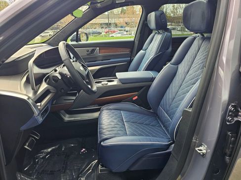 Used 2026 Cadillac Vistiq Premium Luxury image 23