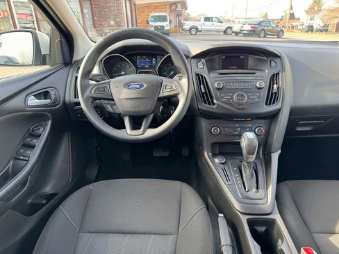 Used 2015 Ford Focus SE image 35