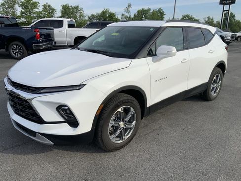 Used 2024 Chevrolet Blazer LT FWD image 4
