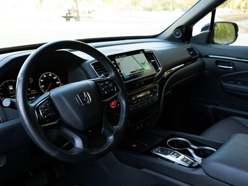 Certified 2024 Honda Ridgeline Black Edition image 16