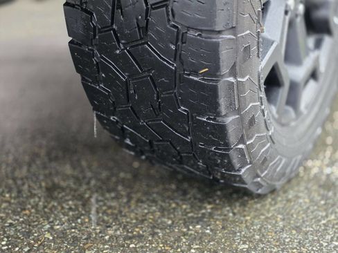 Used 2018 Nissan Titan SL w/ Midnight Edition image 94