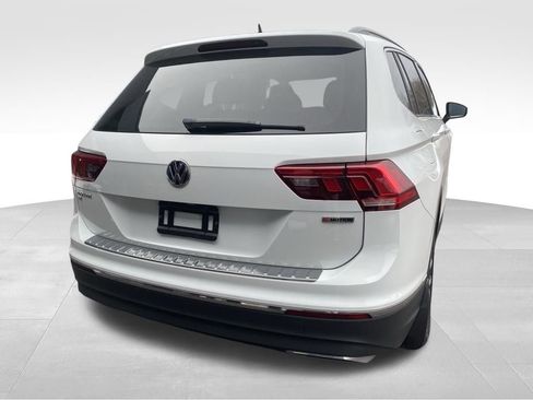Used 2020 Volkswagen Tiguan SE w/ Panoramic Sunroof Package image 21