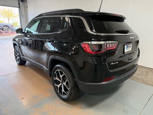 Used 2025 Jeep Compass Limited AWD/4WD image 3