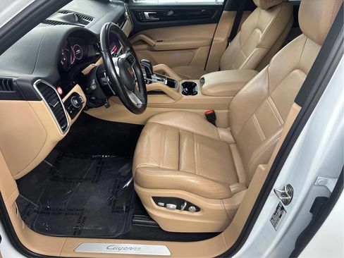 Used 2021 Porsche Cayenne AWD/4WD image 13