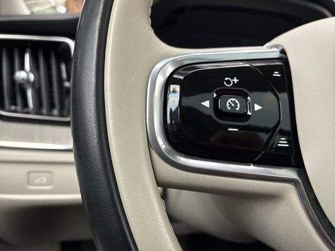 Used 2023 Volvo XC60 B6 Ultimate w/ Protection Package Premier image 29