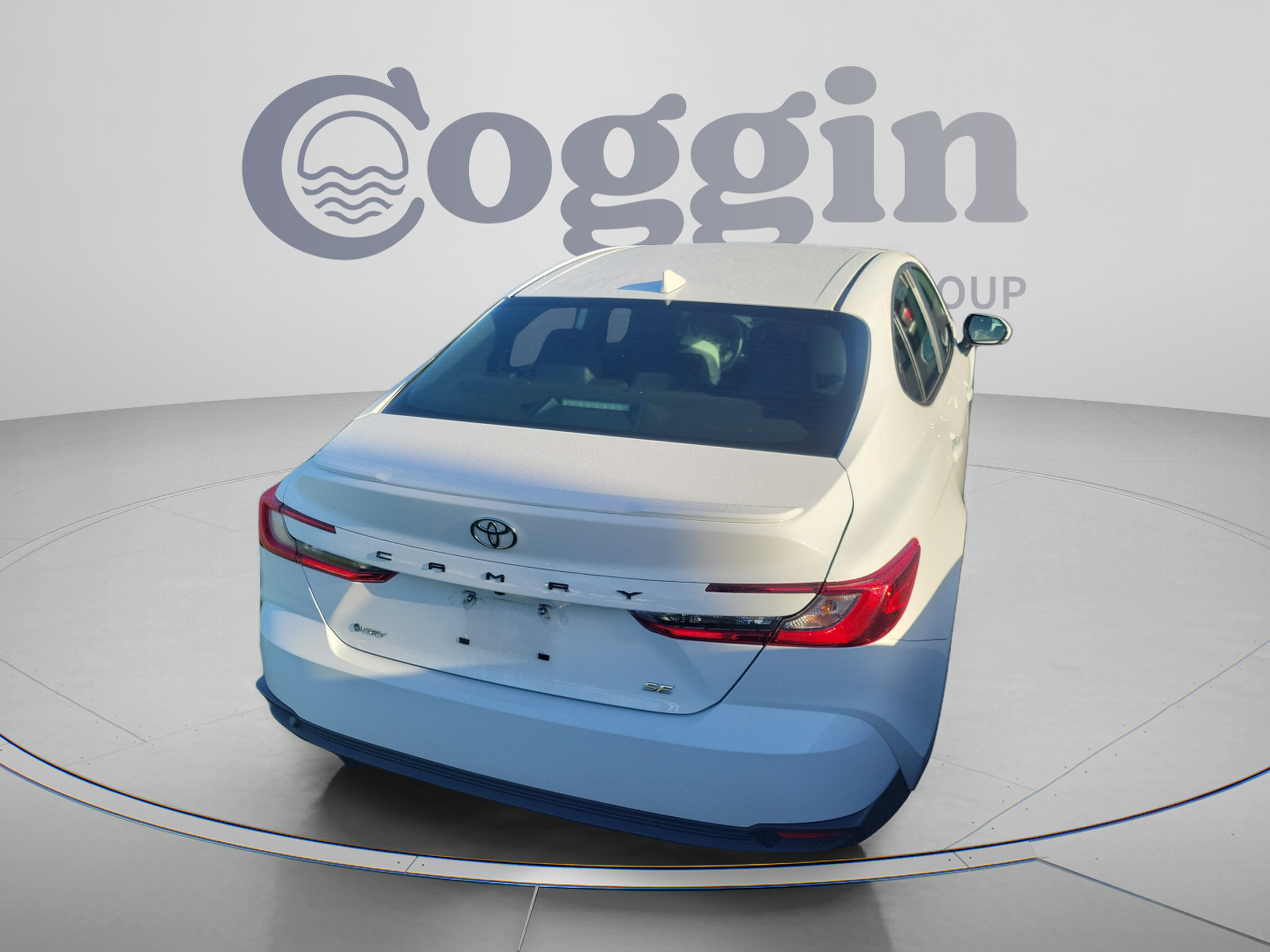Used 2025 Toyota Camry SE FWD image 5