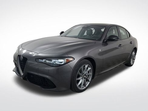 Used 2024 Alfa Romeo Giulia Ti w/ Active Assist Plus Package AWD/4WD image 4