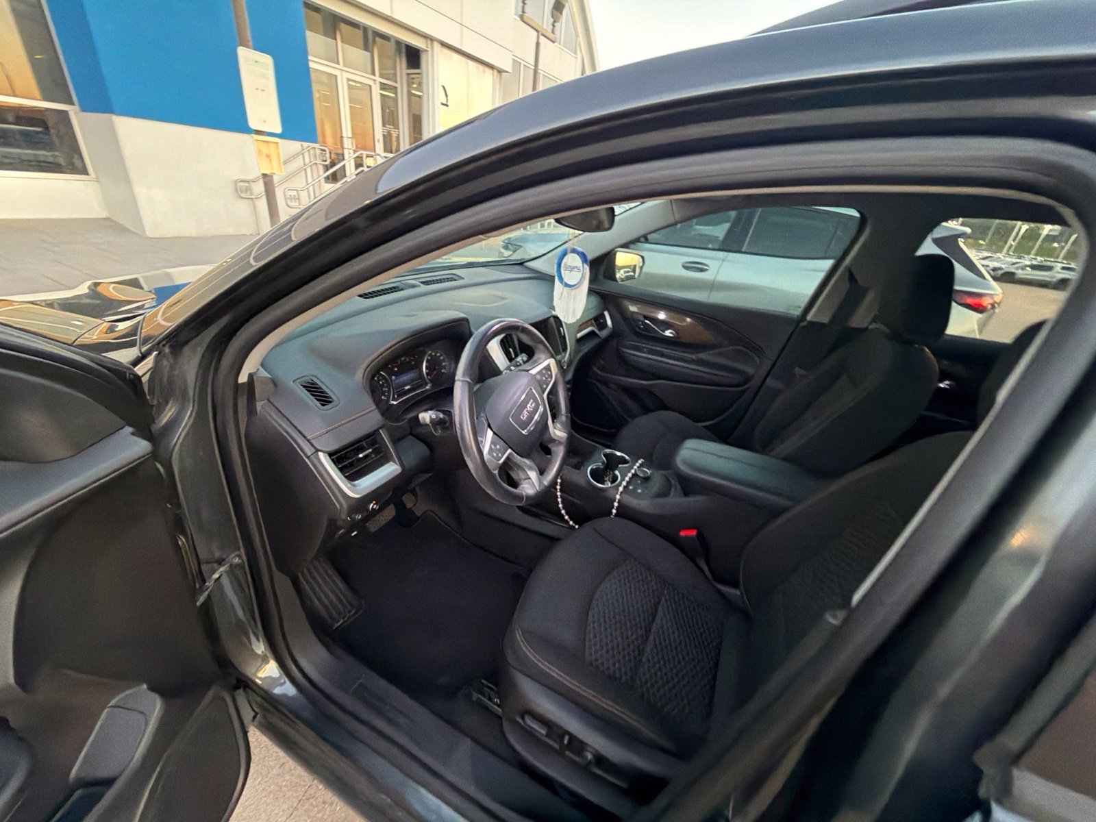 Used 2018 GMC Terrain SLE w/ Driver Convenience Package FWD image 9