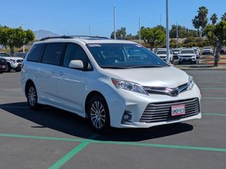 Used 2020 Toyota Sienna XLE w/ XLE Navigation Package video 3