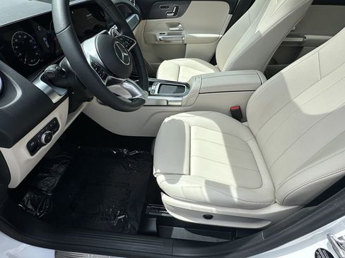 Certified 2025 Mercedes-Benz GLB 250 image 9