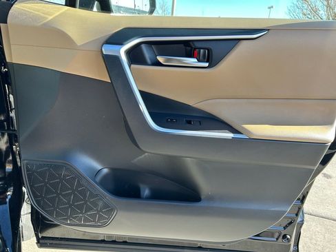 Used 2025 Toyota RAV4 XLE image 29